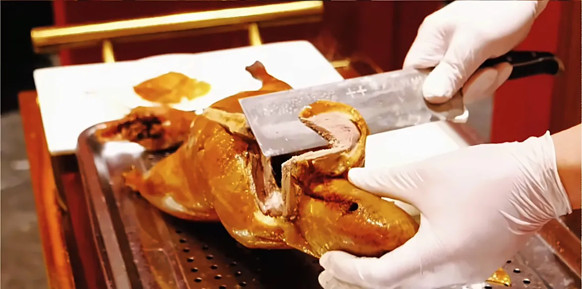 Le canard, découpé à table